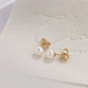 Dainty pearl ear stud HE005